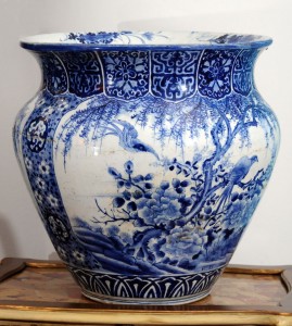 Posuda za cveće Kashpo, porcelan Kina, 19. vek Dimenzije: 51 cm x 50cm