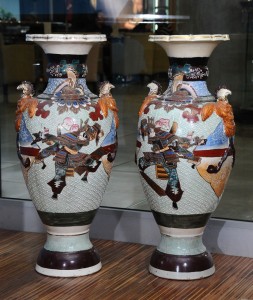 Vaze  par Satsuma porcelan Japan, kraj 19. veka Visina: 82 cm