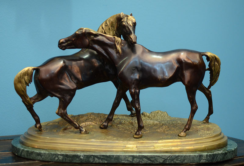 konji bronza francuska, kraj 19. veka dužina 47 cm (bez postolja)