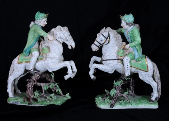 konjanici, par frankenthal porcelan francuska, kraj xix veka visina 28 cm