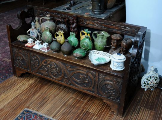 Škrinja orah, duborez .italija, 1900.godina. dimenzija 132 cm