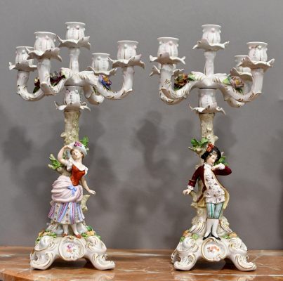 svećnjaci par,capodimonte porcelan.italija,početak xx veka